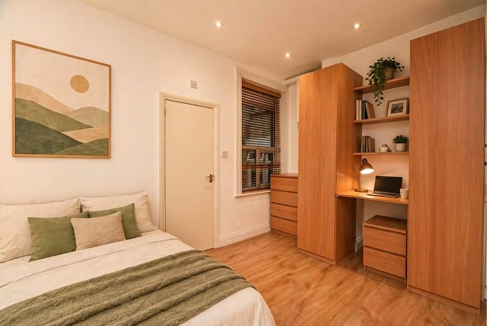 Studio To Rent In Ballards Lane, Finchley, N3