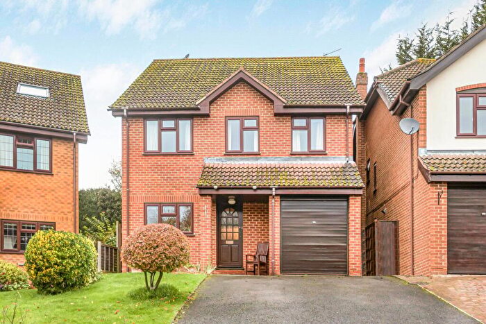 4 Bedroom Detached House For Sale In Monks Hollow, Marlow, SL7