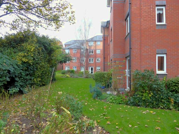 2 Bedroom Flat For Sale In Spencer Court, Banbury, OX16