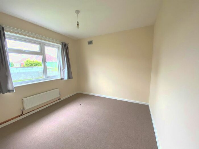 2 Bedroom Bungalow To Rent In Kesteven Court, Carew, Tenby, SA70