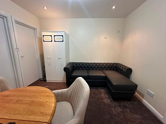 2 Bedroom Flat To Rent In Endsleigh Road, Southall, UB2