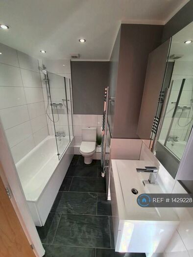 2 Bedroom Flat To Rent In Farnley Crescent, Leeds, LS12