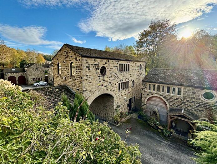 3 Bedroom Detached House For Sale In Holme Court, New Mill, Holmfirth, HD9