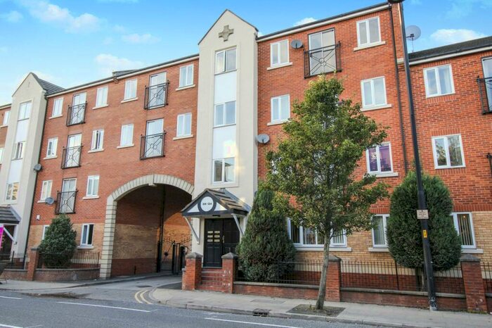 3 Bedroom Apartment To Rent In Stretford Road, Hulme, Manchester, M15