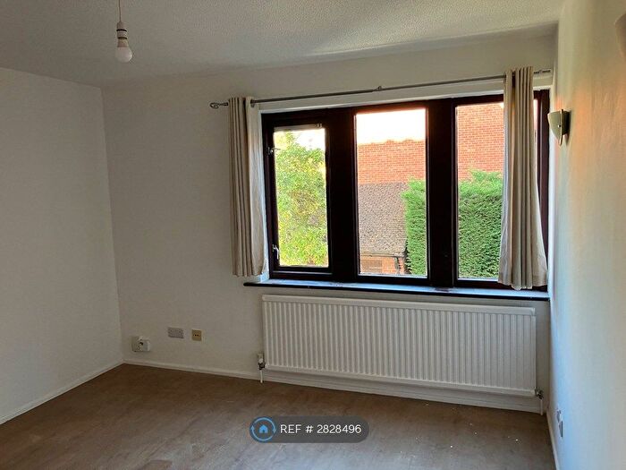 2 Bedroom Flat To Rent In Bromham Road, Bedford, MK40