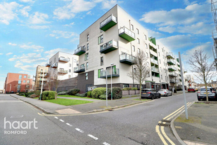 1 Bedroom Apartment For Sale In Chapel Court, Romford, RM7
