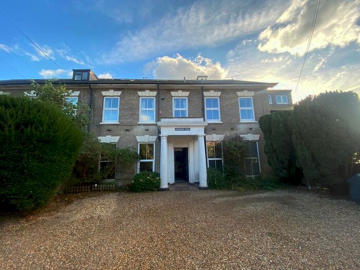 2 Bedroom Flat To Rent In Charnwood Road, Salisbury, SP2