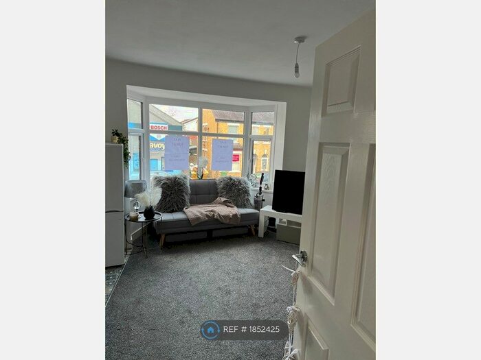 1 Bedroom Flat To Rent In Main Street, Willerby, Hull, HU10