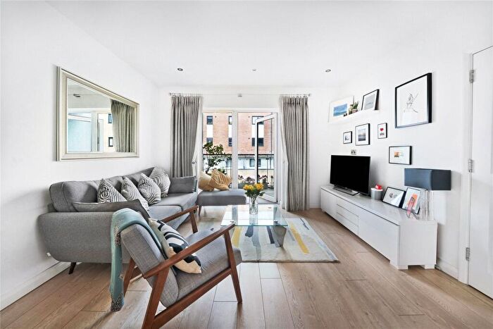 1 Bedroom Flat For Sale In Thornbury Way, Walthamstow, London, E17