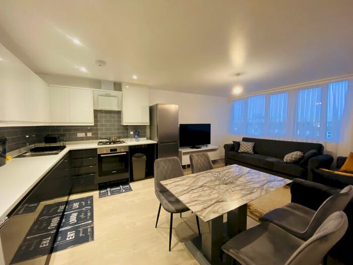 1 Bedroom Apartment To Rent In Bartholomew Court, EN8