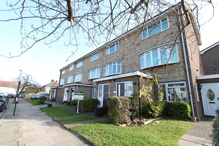2 Bedroom Maisonette For Sale In Parkview Road, London, SE9