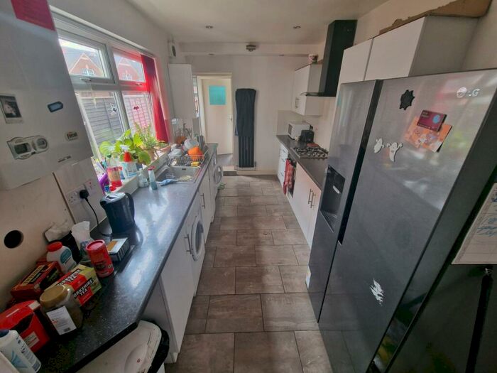 4 Bedroom House To Rent In Raddlebarn Road, Birmingham, B29