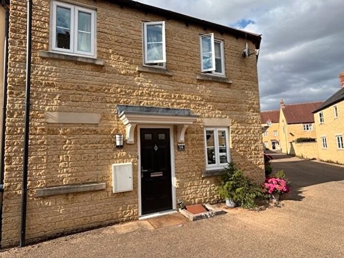 2 Bedroom Flat To Rent In Beech Lane, Carterton, Oxfordshire, OX18
