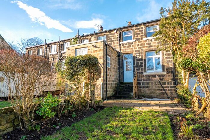 2 Bedroom End Of Terrace House For Sale In New Adel Lane, Leeds, LS16