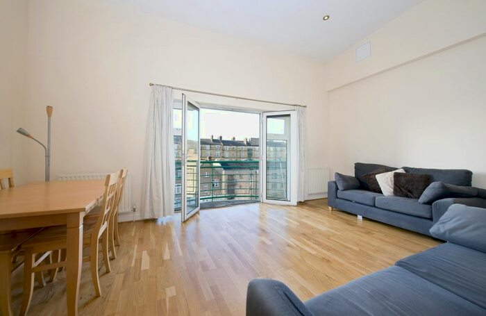 2 Bedroom Flat To Rent In Millennium Square, London, SE1