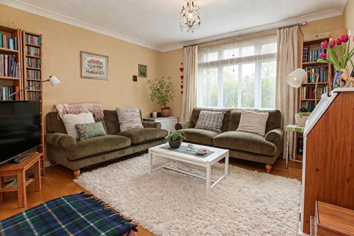 1 Bedroom Flat For Sale In Buckingham Road, Borehamwood, WD6