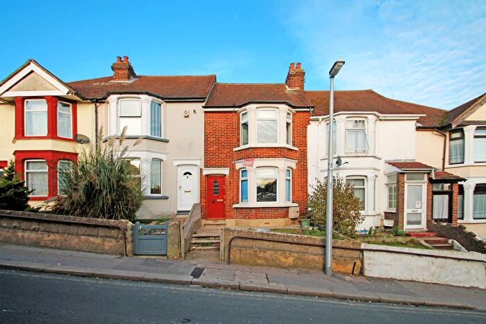 3 Bedroom Terraced House To Rent In Southill Road, Chatham, ME4