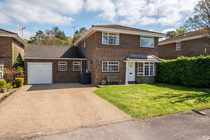 4 Bedroom Detached House For Sale In Sylvaways Close, Cranleigh, GU6