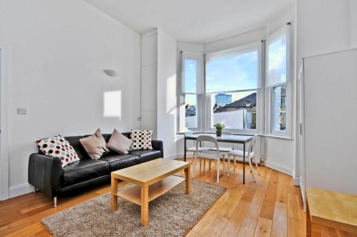 1 Bedroom Flat To Rent In Loftus Road, Shepherds Bush, London, W12