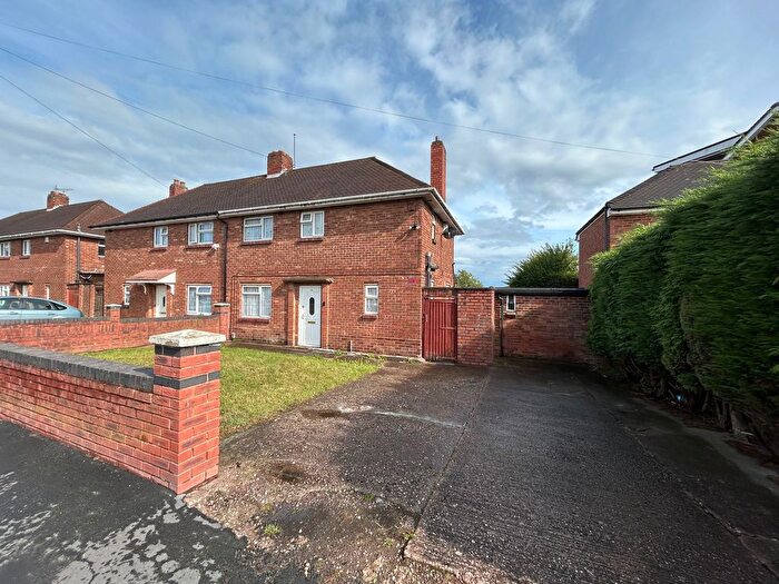 3 Bedroom Property To Rent In Holly Hall Road, Dudley, DY2