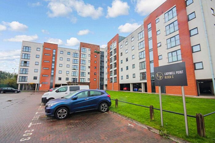 2 Bedroom Flat To Rent In Pilgrims Way, Salford, M50