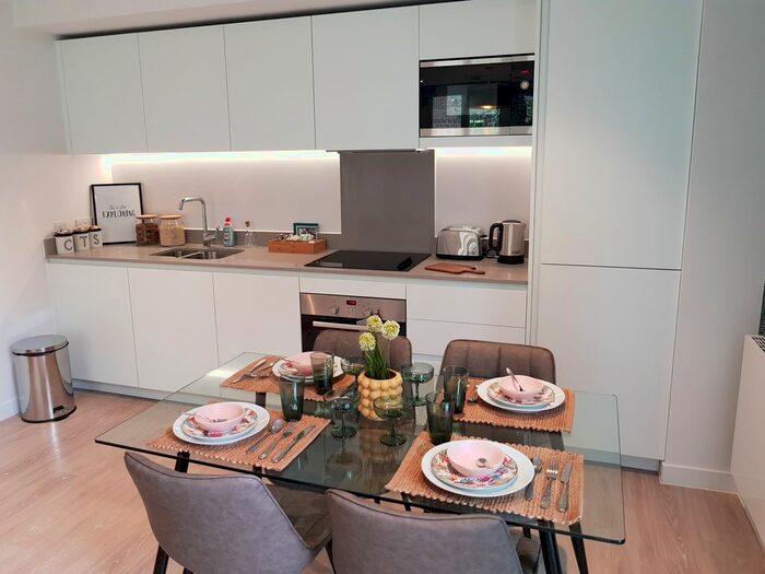 2 Bedroom Flat To Rent In Powerhouse Lane, Hayes, UB3