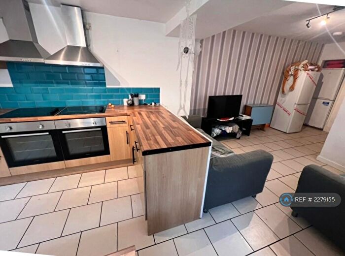 6 Bedroom Terraced House To Rent In Mundy Place, Cardiff, CF24