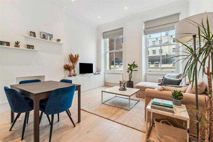 2 Bedroom Flat To Rent In Lancaster Gate, Bayswater, London, W2