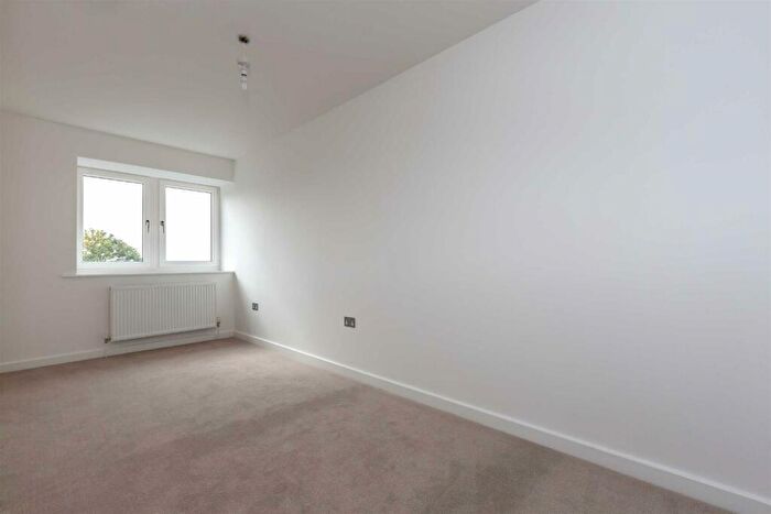 1 Bedroom Flat For Sale In Hanover House, Brentwood, CM14