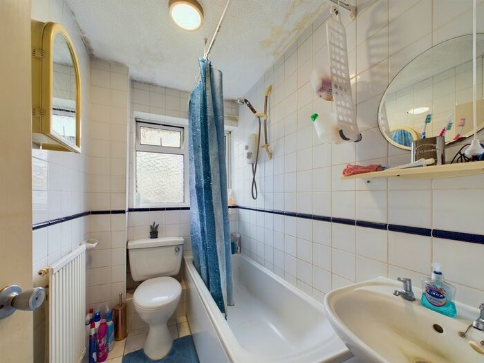 1 Bedroom Detached House For Sale In Thumwood, Chineham, Basingstoke, RG24