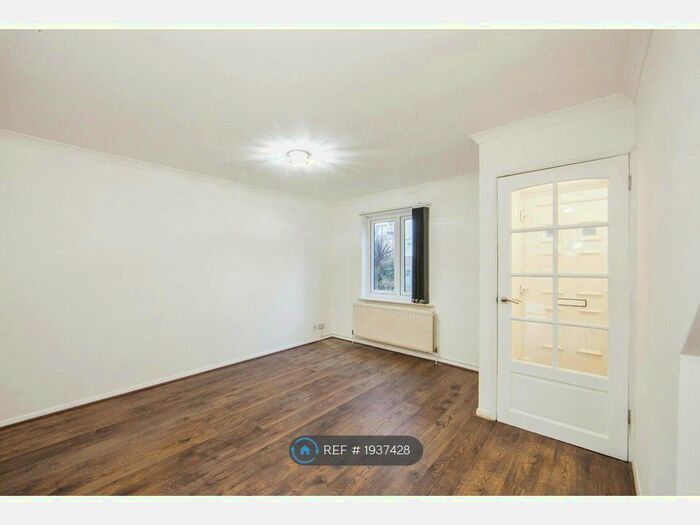 3 Bedroom Terraced House To Rent In Reveley Square, London, SE16