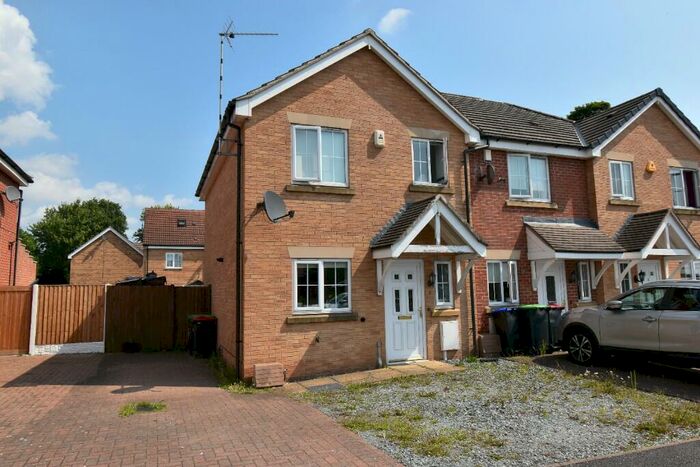 3 Bedroom Town House To Rent In Robins Row, Hucknall, Nottinghamshire, NG15