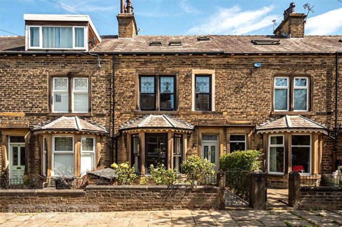 4 Bedroom Terraced House For Sale In St. Albans Avenue, Halifax, West Yorkshire, HX3