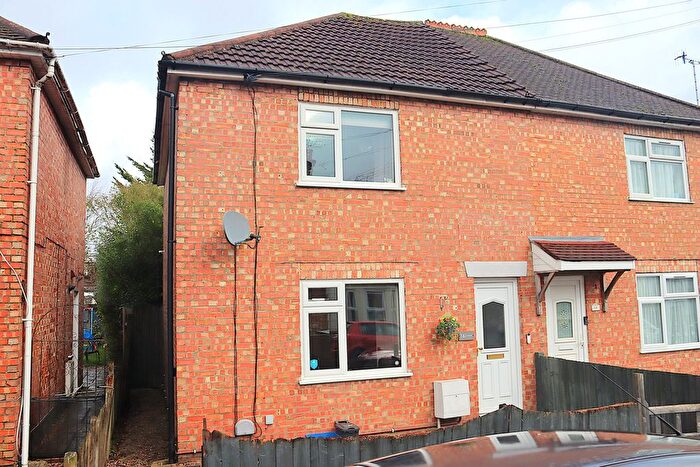 2 Bedroom Semi Detached House For Sale In Stone Street, Aldershot, GU12