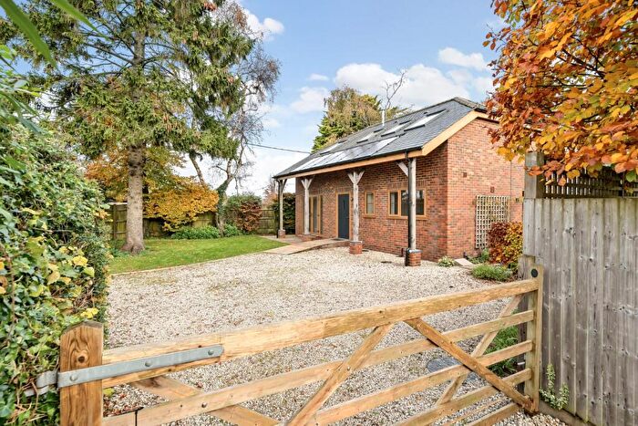 3 Bedroom Detached House For Sale In Downs Road, South Wonston, Winchester, Hampshire, SO21