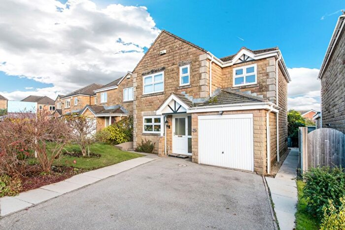4 Bedroom Detached House For Sale In Helston Grove, Honley, Holmfirth, West Yorkshire, HD9