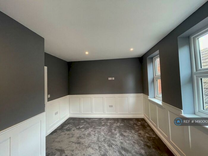 1 Bedroom Flat To Rent In Woodbridge Road, Guildford, GU1