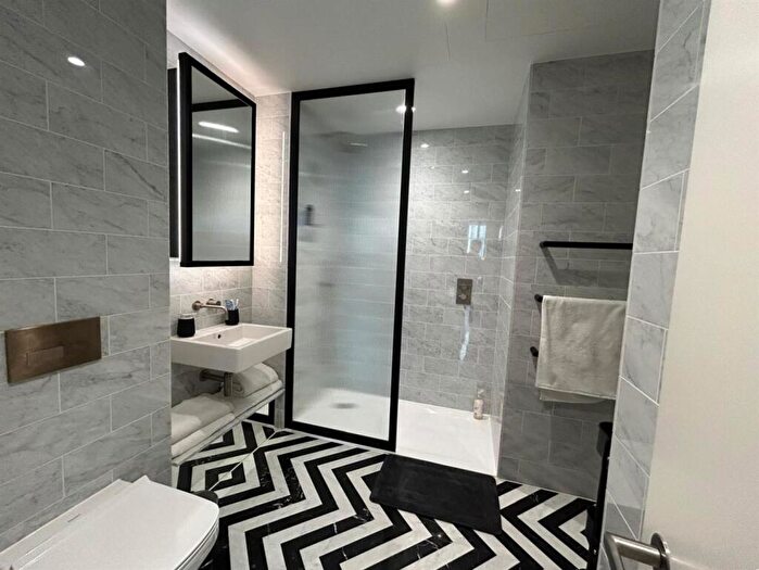 Apartment To Rent In Wards Place, London, E14