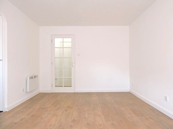 1 Bedroom Flat For Sale In Cobbett Close, Enfield Wash, Middlesex, EN3