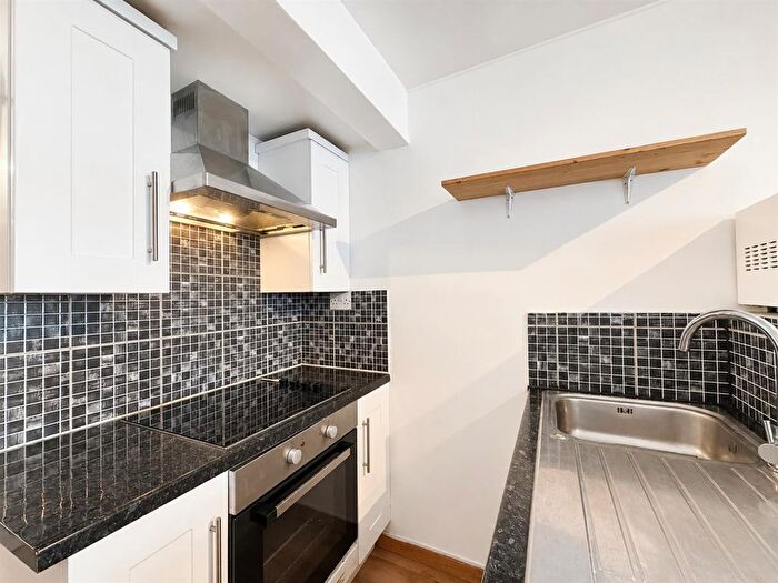 1 Bedroom Flat To Rent In Bulstrode Avenue, Hounslow, TW3