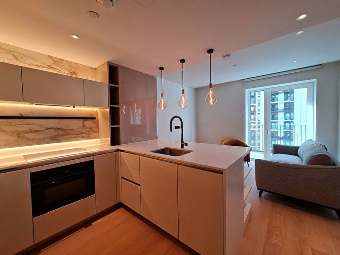 Studio To Rent In Parkside Apartment, White City Living -, W12