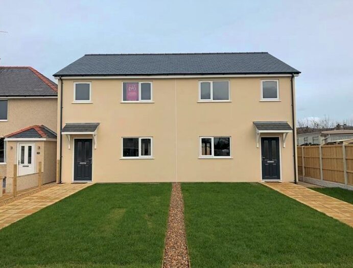 3 Bedroom Semi-Detached House To Rent In Bron Y Graig, Bodedern LL65