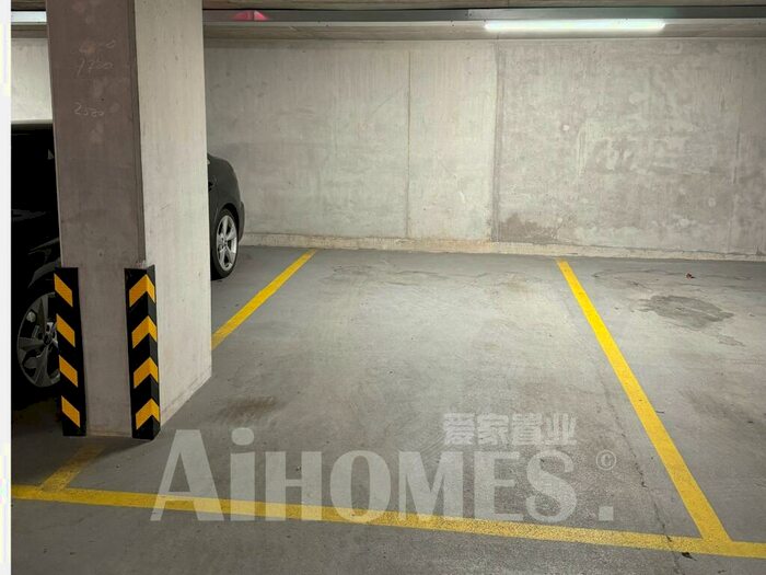 Garage / Parking To Rent In Silvercroft Street, Manchester, M15