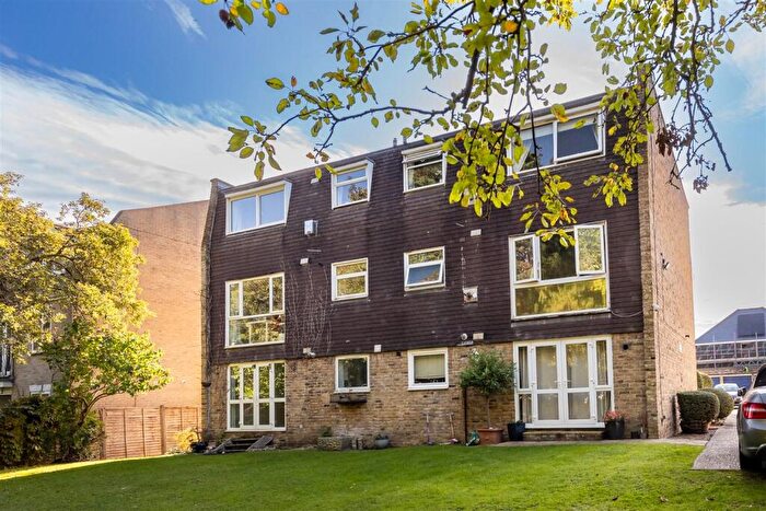 2 Bedroom Flat For Sale In The Plain, Epping, CM16