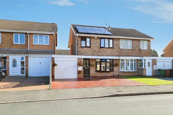 3 Bedroom Semi-Detached House For Sale In Bewley Road, Willenhall, WV12