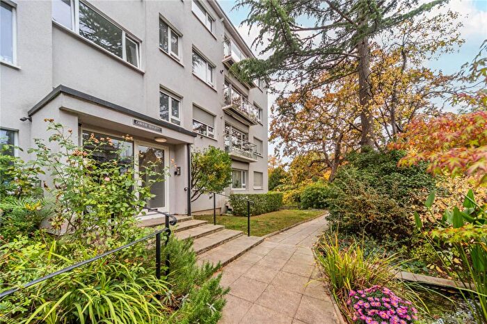 1 Bedroom Apartment For Sale In Corrib Heights, Crescent Road, Crouch End, London, N8
