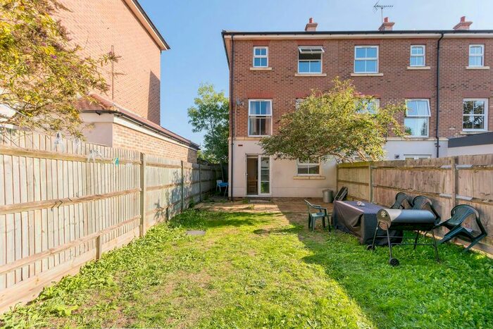 3 Bedroom Property To Rent In Boddington Gardens, Acton, London, W3