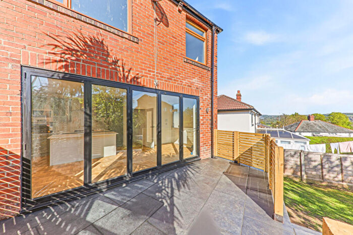 3 Bedroom Semi-Detached House For Sale In Cambridge Gardens, Leeds, LS13