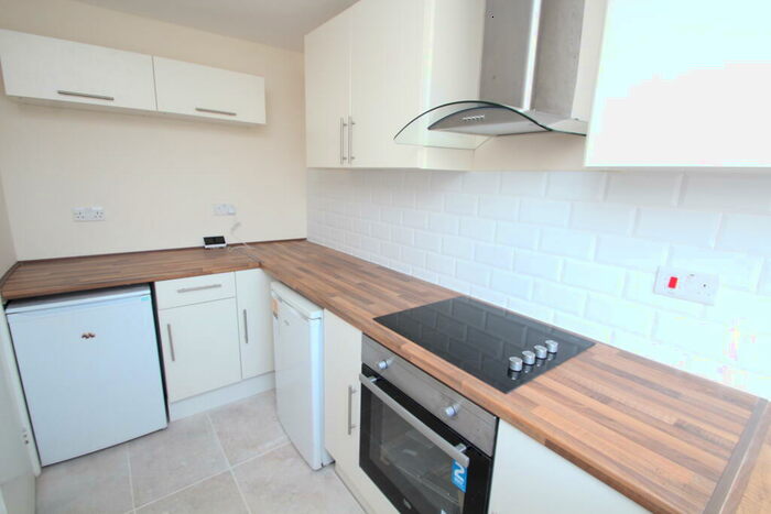 1 Bedroom Flat To Rent In Chichester Road, Croydon - Half Price Off First Months Rent, CR0