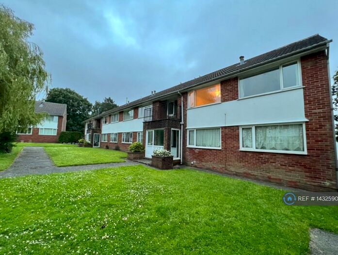 2 Bedroom Flat To Rent In Fairhope Court, Blackburn, BB2